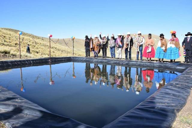 Firma entre Hendrix Genetics y Coraqua para la producción de ovas Troutlodge en Perú.